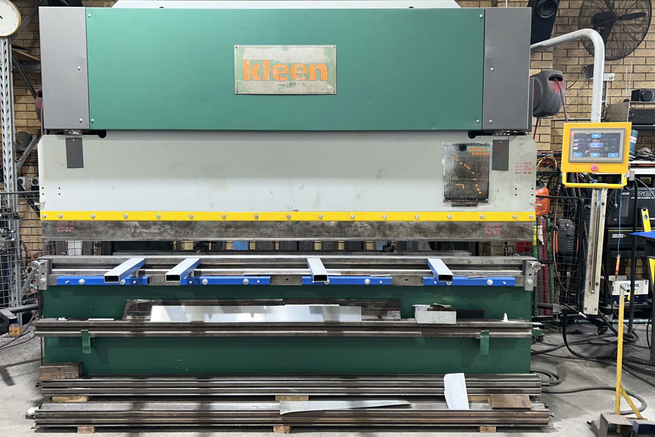 Sheet Metal cutting and folding